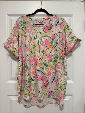 crown & ivy Pink Paisley Floral Short Sleeve Tee